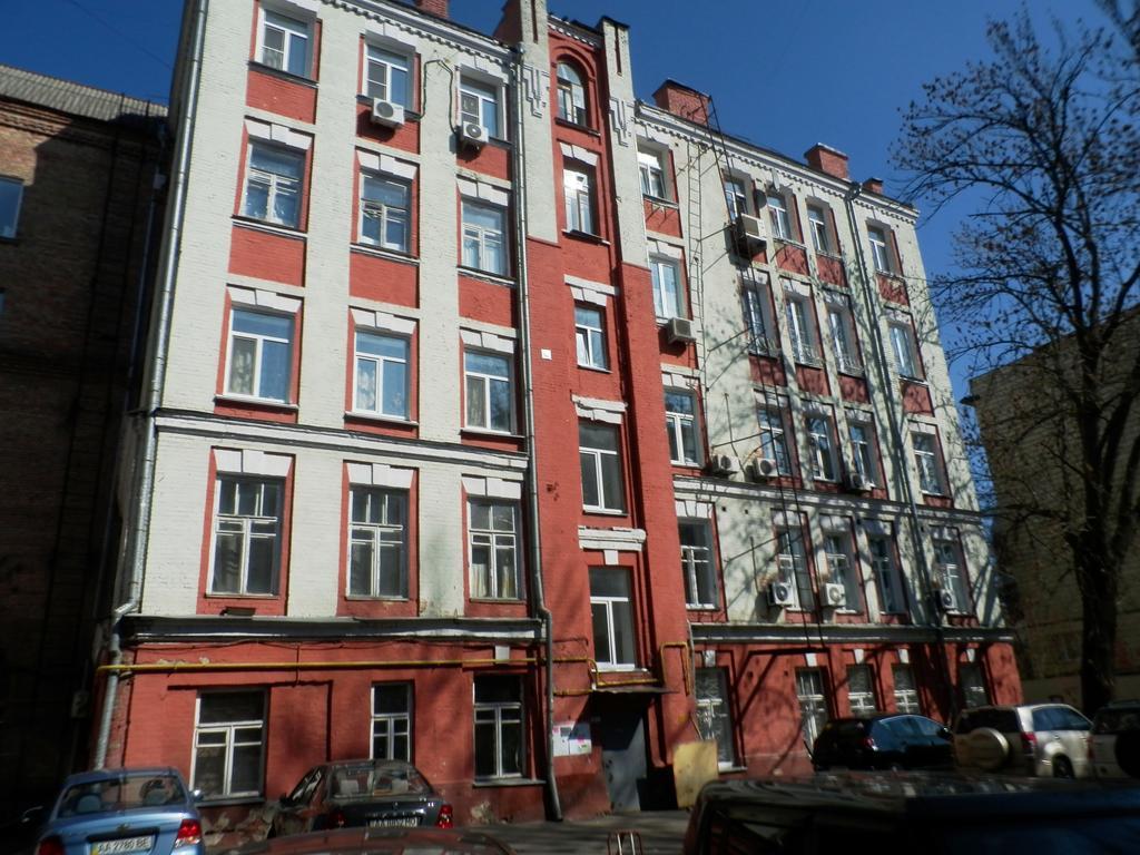 Yourhostel Киев Екстериор снимка